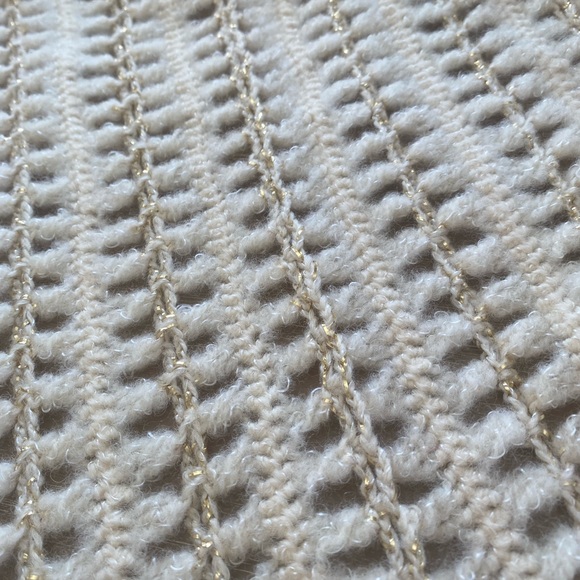GORGEOUS HAND CROCHETED CREAM & GOLD SPARKLE SCARF! STUNNING!!⭐️⭐️⭐️⭐️ - Picture 7 of 7